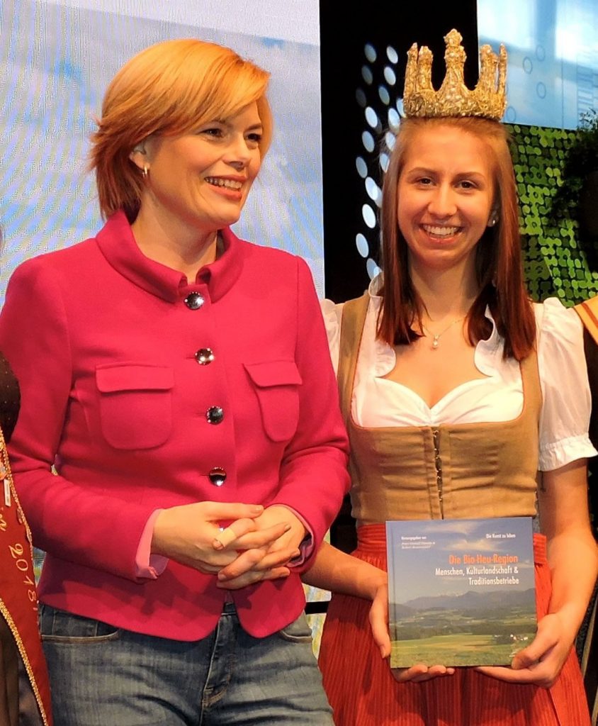 Sehr beliebt ist unser Buch auch bei den deutschen Ministern, wie hier bei Julia Klöckner oder der Bayrischen Landwirtschaftsministerin Michaela Kaniber