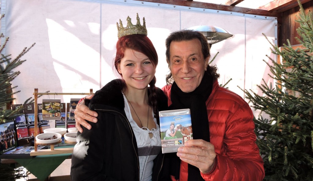 Albert Hammond mit der Königin der Bio-Heu-Region und seiner geliebten Schokolade